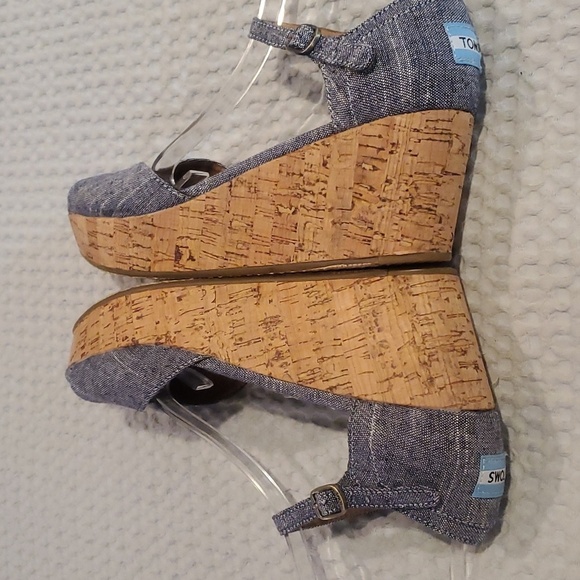 TOMS Size 8 Chambray Platform Wedge Sandals Ankle Buckle Denim (#14) - Picture 4 of 6